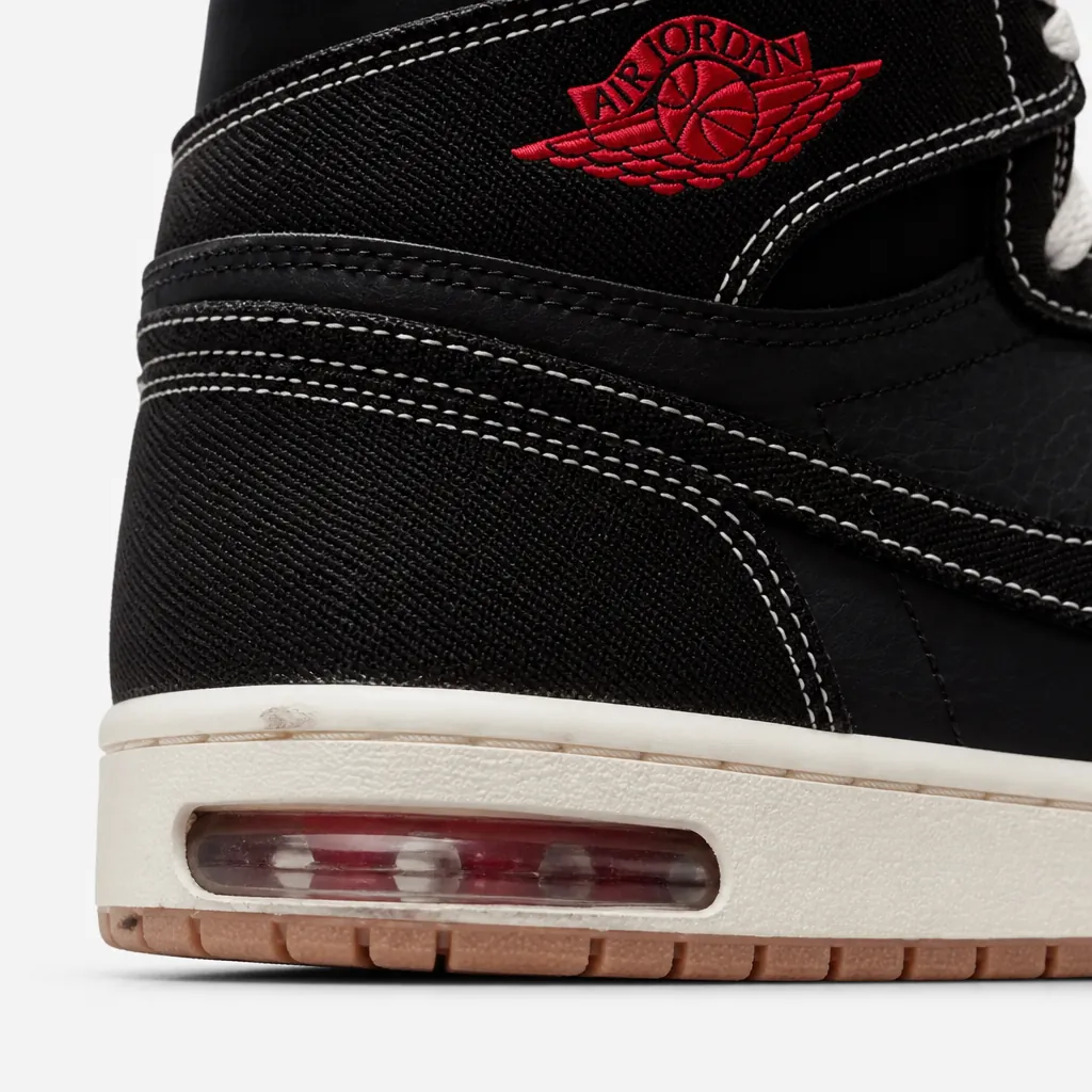 Detailed view of the encapsulated Nike Air-Sole unit in the heel showing the visible air cushioning technology